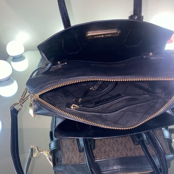 MK PURSE - Picture 5 of 5